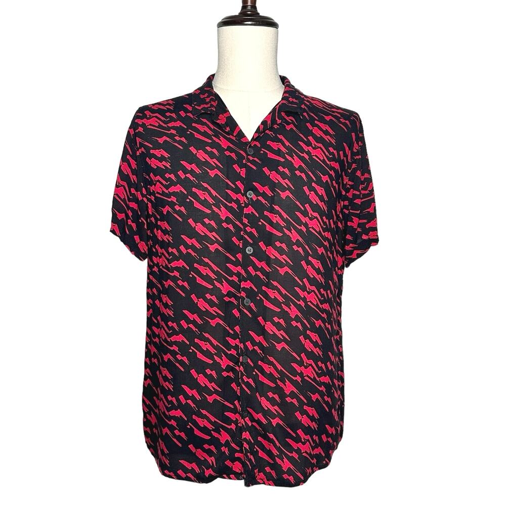Cuidado Con el Perro | Men | Black Red Abstract Camp Button Up Shirt | Medium